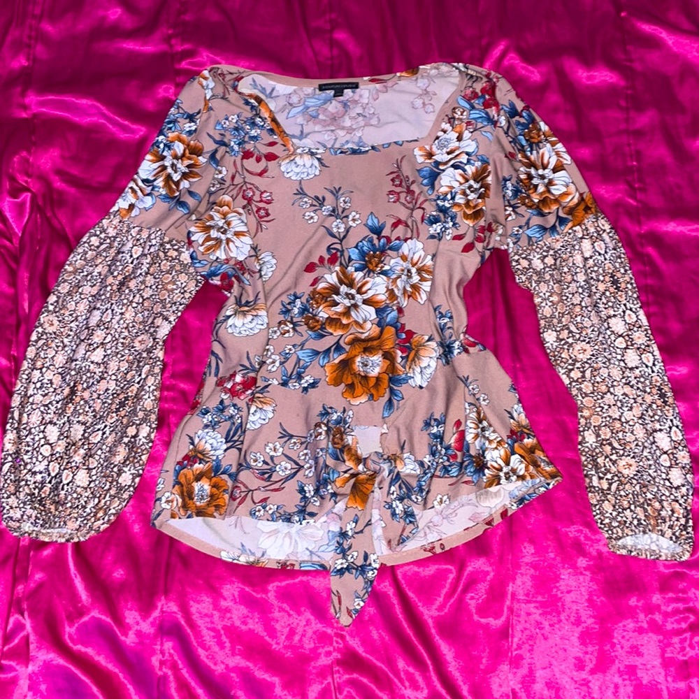 Nordstrom Rack Flower Top 🌸